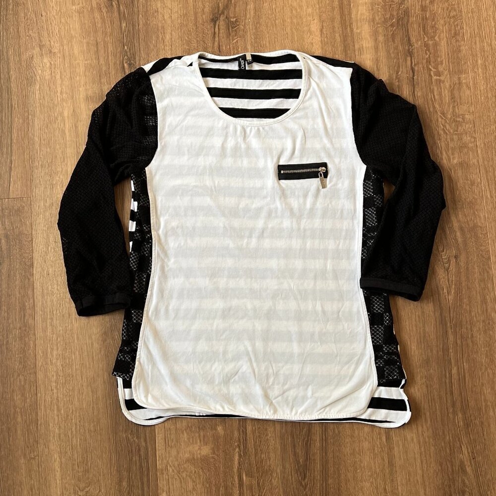 Ravel Black & White Sheer Sleeve Stripe Back Top Sz M - Picture 4 of 12